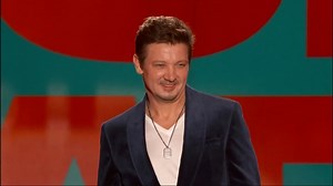 641K views · 36K reactions | Jeremy Renner surprised the crowd at the 2024 People’s Choice Awards, where he presented following his life-threatening snow plow accident in 2023. #PCAs https://bit.ly/4bIJDkr | E! News | Facebook