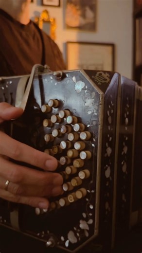 Out now — Noctilune No.2 🌙 Music for late nights, quiet thoughts, and the light that never fully fades. From my upcoming album Fragile. Written for piano and bandoneon, two voices speaking softly in the dark. #composer #bandoneon #accordion #instrumentalmusic | Claudio Constantini