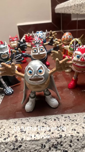 Figuras Bootleg de Luchadores: La Lucha Libre Es de Huevos
