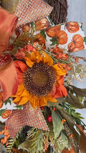 Sunflower vibes, doubled 🌻 Want to know how to make a double-sunflower wreath that commands attention and radiates fall warmth? In this KDS tutorial, you’ll see exactly how to layer those blooms, mix textures, and build a heroic wreath. Get the supply list, join the class, and let’s create something unforgettable together! 👉 https://www.keleas.com/product/kds-tutorial-fall-double-sunflower-wreath-supply-list/ #DoubleSunflowerWreath #FallWreathTutorial #KeleasDesignSchool #DIYFallDecor | Kelea'