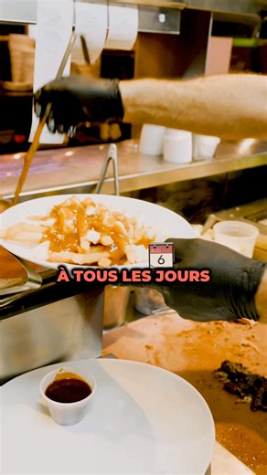 🔥 Notre poutine maison, c’est du sérieux. 🍟🧀 Frites croustillantes, fromage en grains et notre sauce BBQ maison préparée chaque matin dès 5h — tout est fait ici, frais du jour. Rien n’est fluché, tout est vrai, tout est bon. 😋🔥 🔥 Our homemade poutine means business. 🍟🧀 Crispy fries, fresh cheese curds, and our signature BBQ sauce made daily from scratch starting at 5 a.m. — everything here is real, fresh, and full of flavor. 😋🔥 #PoutineTime #RobbiesSmokehouse #FoodieMontreal #BBQSauce 