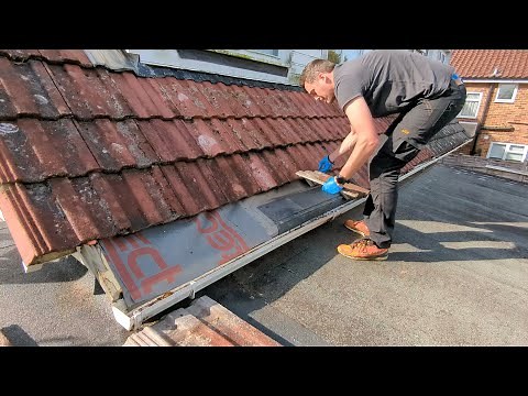 Fitting Eaves Protection Support Tray! Stop Roof Leaks and Felt Rot - DIY