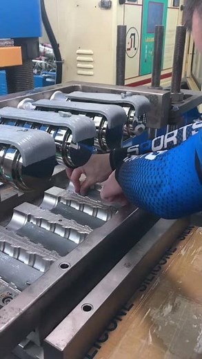 Discover the Production Process of Silicone Water Bottles | China Custom Silicone Factory#silicone