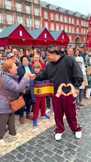 Hoy los niños tenían vergüenza, pero al final el público les dio el apoyo y su corazón ❤️ 🔥🫶🏻 sígueme en IG Wizard Macarty