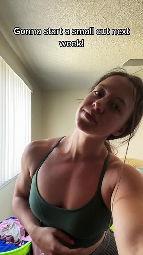 Female Pec Bounce Tutorial for Gym Enthusiasts