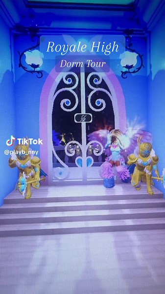 Cloud Bed Showcase in Royale High Dorm Tour