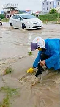 Extreme Drain Unclogging With a Massive Street Whirlpool