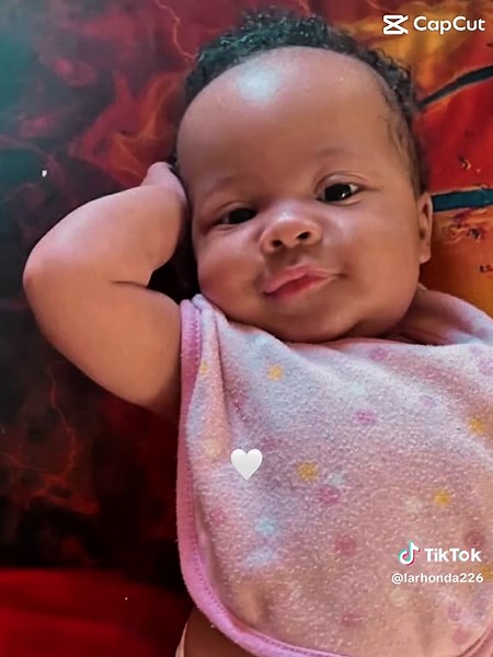 🚨 BABY KILLED IN NYC SHOOTING: Video Shows Heart-Wrenching Moment NYC Mom Realizes Her 7-Month-Old Daughter Was Shot Dead 😢 A video captured the heart-wrenching moment a young mom realized her 7-month-old daughter had been shot by a stray bullet while pushing the tot in a stroller through Brooklyn Wednesday. The security footage from an East Williamsburg bodega obtained by The Post captured the gutting scene when mother Lianna Charles-Moore first noticed her baby girl had been struck by a bull