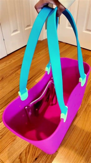 These oversized beach totes make life easier