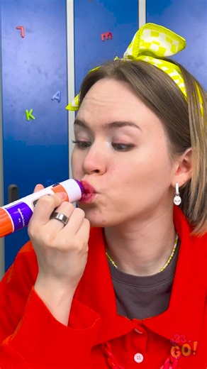 DIY Glue-Crayon Toy for those who like to Squeeze Things Out! 😅 | 123 GO