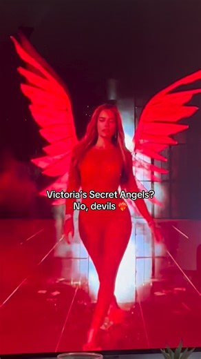 Bella on Instagram: "best part of the show 😍🙌🏼 #victoriassecret #victoriasecret #vicotriasecretmodels #victoriasecretangel"