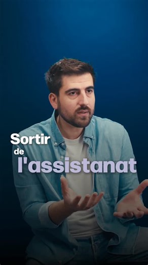 Antony Antic on Instagram: "En France, beaucoup confondent encore aide et assistanat. CAF, Pôle Emploi, bourses, dès qu’on retire quelque chose, certains subissent ou manifestent. Mais aider quelqu’un, ce n’est pas le laisser dépendre. C’est lui donner les moyens de créer, d’innover, de devenir entrepreneur. 💡 Regarde cet exemple simple. Quelqu’un achète des bougies à 1,50 € pièce, un petit vase pour 1,50 €, et revend le tout sur Vinted à 19 €. Elle n’a rien inventé, elle a transformé du brut e
