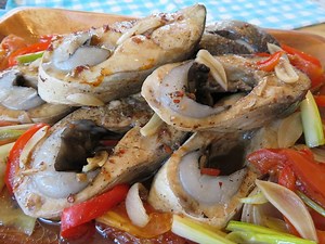 1.3M views · 13K reactions | Paksiw na Bangus Matagal na rin akong hindi nakapagluto ng Paksiw na Bangus. Ang sarap nito sobra! Don't forget to drizzle with olive oil or any kind of cooking oil towards the end of cooking para iwas sa lansa. Full recipe here > https://youtu.be/HY4_o8FUKJ4 or https://bit.ly/3uu06G1 #paksiwnabangus #bangusrecipe #paksiwnaisda #bangus #milkfish | Casa Baluarte | Facebook