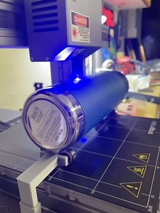 The hiding feature of #snapmaker - Using the laser engraver to engrave bottles is kind of a challenge, but Marcos Chaparro succeeds although he is a complete newbie to 3D printing! Settings: - Work Speed 2500mm/s - Jog Speed 2500mm/s - Power 100% File: https://www.thingiverse.com/thing:4011084 | Snapmaker