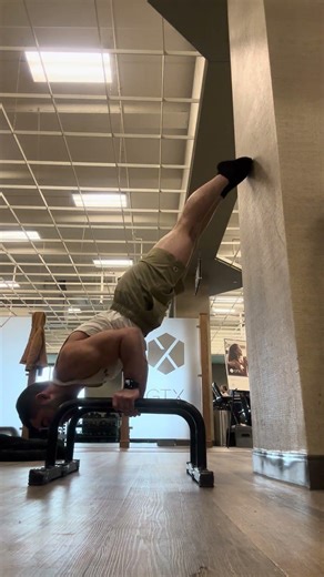 Elevated Wall Handstand Push Ups (4 reps)