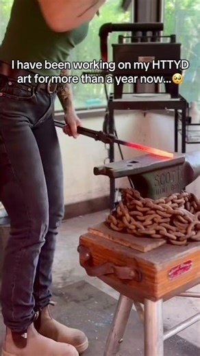 Share this with someone that would love this 🥹🙏#howtotrainyourdragon2 #httyd #dagger #handmade