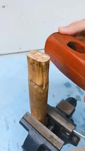 Hammer handle fixing best easy ideas 💡🔨🛠️ #asmr #DIY #LifeHack #tips #asmrsounds #skills #trick #ideas #tipsandtricks #hack #useful #tool #tooltips | Gabyhuettman
