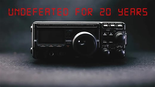 集成电池的 100W 便携式高频收发器。