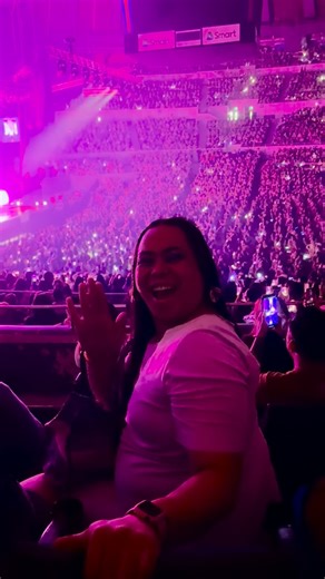 Townii Adriano on Instagram: "M2M THE BETTER ENDINGS TOUR 2025 PERFORMING THEIR GREATEST HITS AND MORE MANILA #TheBetterEndingTour2025 #M2M #Marit2Marion #PrettyBoy #MirrorMirro DontSayYouLoveMe Philippine ThePhilippines Manila フィリピン マニラ QuezonCity SmartAraneta"