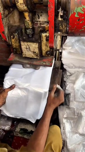 Plastic Bag Factory Process 😱 | Factory Mein Plastic Bag Kaise Banti Hai? #shorts