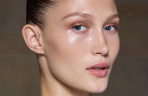 Cette astuce make-up est parfaite pour camoufler les cernes bleutés - Elle