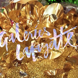 Its beginning to look a lot like Christmas at the Galeries Lafayette, Paris! Their Christmas tree is up and ready to greet you! Happy Shopping! | Explore France