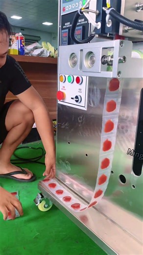 Small automatic ketchup paste packing machine automatic for liquid gel lotion cosmetics cream