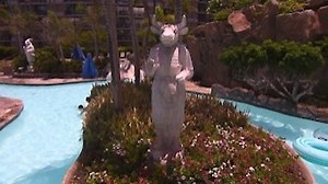 Watch Paradise Run Season 1 Episode 13 - Moving Statues