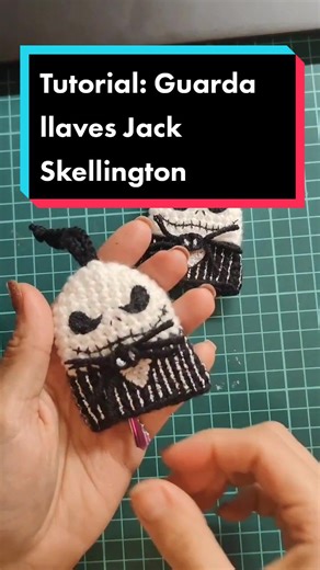 Te enseño a hacer un guarda llaves de Jack en ganchillo #jackskellington #nightmarebeforechristmas #pesadillasantesdenavidad #amigurumi #hechoamano #tutorial #hazmeviral #viral #handmadeart #parati #hazlotumismo