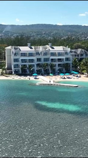 This suite is the definition of seamless Caribbean living.  The...