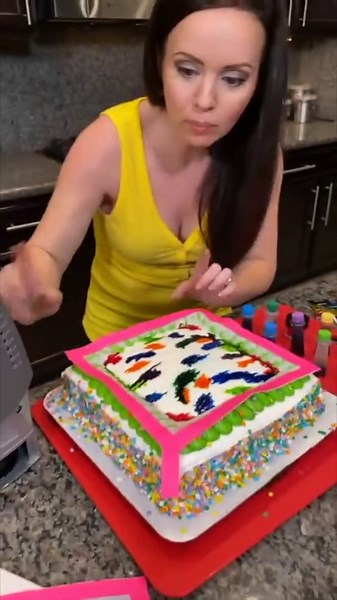 A New Way to Decorate Cakes Like a Pro