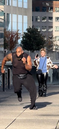 50K views · 86K reactions | INCROYABLE COURSE POURSUIT WAYEEEEE‍♂️ #book #story #job #spanish #cheating #astronomy #photosession #thankgivingsevent #holidayevent #novel | Yves Tchobang | Facebook