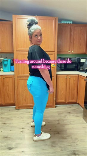 I finally found leggings where the back seam placement actually highlights your shape instead of flattening everything out. The crossover waistband gives a little shape at the waist, and the fit looks really flattering from the side and back when you move around. These have been such a confidence boost for everyday wear. @JOJOANS #jojoans #leggings #leggingsoftiktok #confidence #bodypositivity