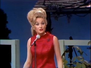 Dolly Parton delivers a timeless performance that brings pure nostalgia. 𝗦𝗮𝘆 𝗬𝗘𝗦 if you loved this moment! 💛 | Country Soul U.S