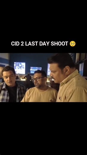 AB BLACK on Instagram: "CID season 2 shooting time 😂 日本利用压电瓷砖将人们的脚步转化为电能。 这些瓷砖能够捕捉你脚步产生的动能。 当你行走时,你的体重和动作会对瓷砖产生压力。 瓷砖会轻微弯曲,产生机械应力。 瓷砖内部的压电材料会将这种应力转化为电能。 每一步都会产生少量电荷,数百万步加在一起,就能产生足够的电力来驱动LED灯、数字显示屏和传感器。 在像涩谷车站这样人流密集的地方,每天大约240万步都在为这个系统做贡献。 这些电力可以储存起来或立即使用,从而减少对传统能源的依赖,并支持可持续的城市基础设施。 这种方法把日常的动作转化为实用的可再生能源。 #日本 #知识 #事实#你知道吗#推荐科技 创新..."