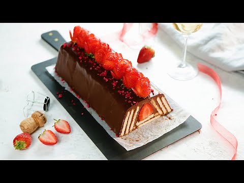 Pyramide de fraises et chocolat