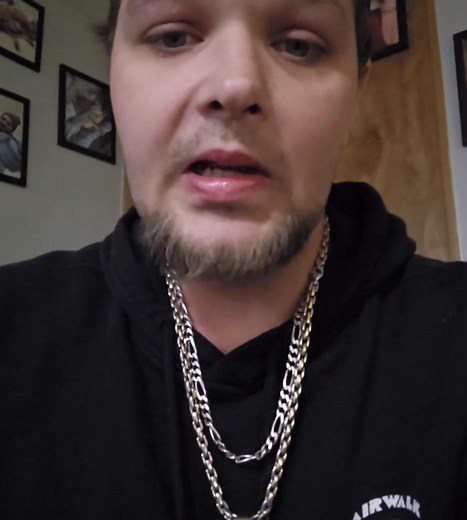 So I hope this clears the air up a little bit about the little girl thing It's not me yall are tripping and stop thinking its me!! This is crazy! | Austin Reed