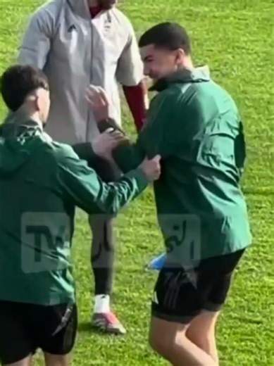 شاهد ماذا حدث بين عمورة و مازة في تدريبات اليوم 😂🔥👋🏻! #amoura #maza #dzair #afcon2025 #faf