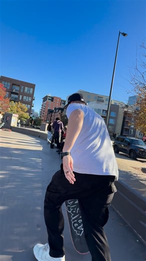 4.1K views · 23 reactions | Maybe a cracked knee cap. #realeskates #crackkills #skatelife #skateordie #skate #skateboardingisfun #skateboard #bail #fail | Benjamin Woodley-Rifen | Facebook