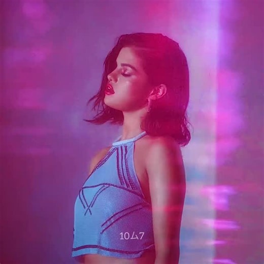 Շє๔๔10ム7 on Instagram: "▪️“Wolves” cumple años! 💫 Sobre “Wolves” – Selena Gomez & Marshmello • Lanzado el 25 de octubre de 2017, “Wolves” es una colaboración entre la cantante estadounidense Selena Gomez y el productor y DJ estadounidense Marshmello. El tema combina electropop, dance y elementos de música electrónica atmosférica, creando una composición intensa, y emocionalmente envolvente. La canción explora la lucha interna y el deseo de superar los obstáculos para alcanzar a la persona amada