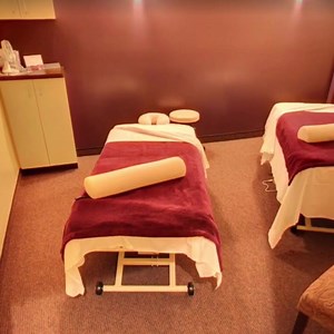 Ever wonder what a Couples Massage Therapy session might look like? Here’s a 360 degree view of our Couples’ Room. Book a session for two today at MassageEnvy.com! | Massage Envy - Waldorf