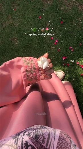 W | Gorgelicious or gorgetastic? x @modesters.pk . . . . #pinkabaya #modest #springootd #ootd #flowers #picnic #springcoded #pink #girly... | Instagram