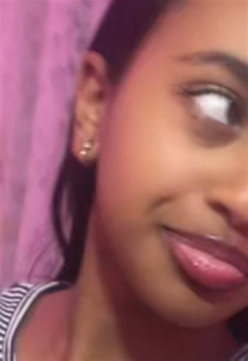 I forgot i can do this trend cuz i have glasses👓 buffed up like a nerd 🤓 ☝🏼