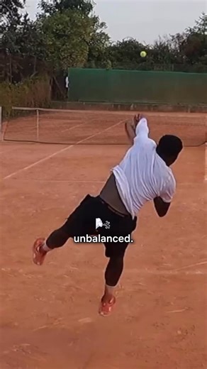 THE COACH on Instagram: "The baseline overhead is one of the most underrated shot in tennis. For any overhead, the most important is when you hit an overhead is how you position yourself. Let’s analyse @lilian_baduuf ´s position when he hits his overhead"