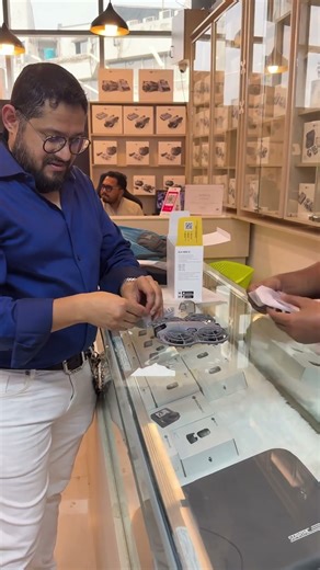 Happy customer unboxing dji neo2 fly more combo.