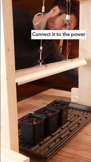 This DIY Grow Light Stand is SUPER simple & quick to build! #growlight #seedstarting #gardeningtips