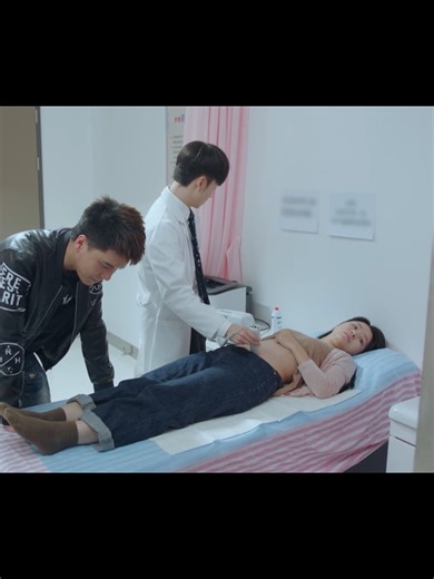 🍨The doctor asked them to listen to the baby's fetal heart rate, and they decided to keep the baby 🍨Drama：小大夫 Little Doctor #chinesedrama #hotdrama #小大夫 | Happy Cdrama