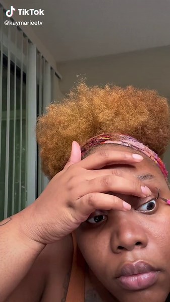 Individual lashes on myself because y’all not about to be sending me “good morning love” texts 😂💀. #trending #viral #fyp #foryoupage #diy #individuallashes