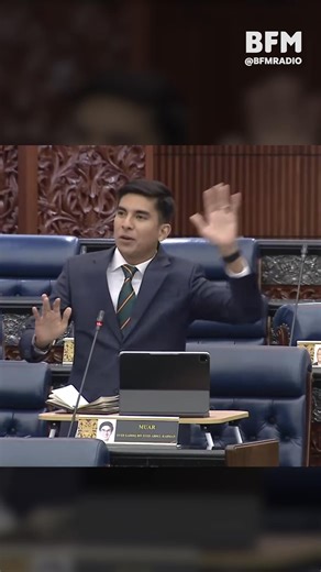 📍🟡 "Kalau kanak-kanak tak lepas ujian diagnostik, they will be punished. Hukumannya bukan setakat mereka lambat masuk darjah 1, selama-lamanya sampai sekolah rendah ke sekolah menengah, mereka akan satu tahun belakang daripada kawan-kawan lain." 📌 Ahli Parlimen Muar Syed Saddiq mendesak kerajaan supaya tidak teruskan dengan cadangan kemasukan murid ke Darjah 1 pada usia lebih awal, iaitu 6 tahun. 📌 Terdahulu pada 20 Januari, Perdana Menteri Anwar Ibrahim telah meluncurkan Rancangan Pendidika