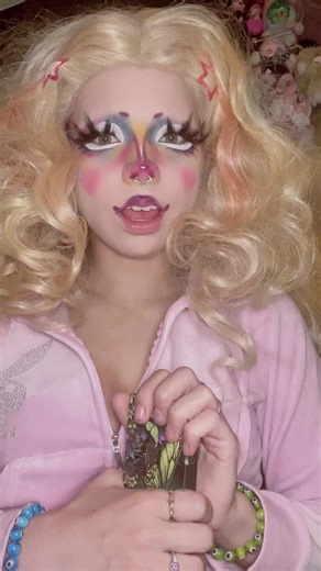 Comprehensive Eyeshadow Palette Review: Vibrant Pigments and Colors